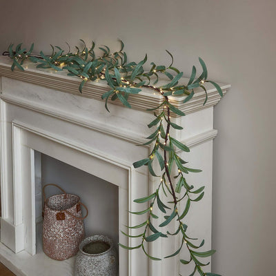 Fortryl Dit Hjem med Den Enchanted Olive Garland