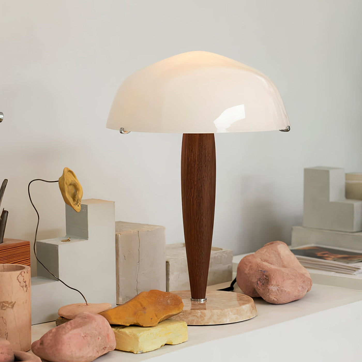 Herman Bordlampe – Litterær Inspireret Belysning med Elegant Design