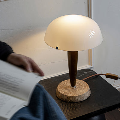 Herman Bordlampe – Litterær Inspireret Belysning med Elegant Design