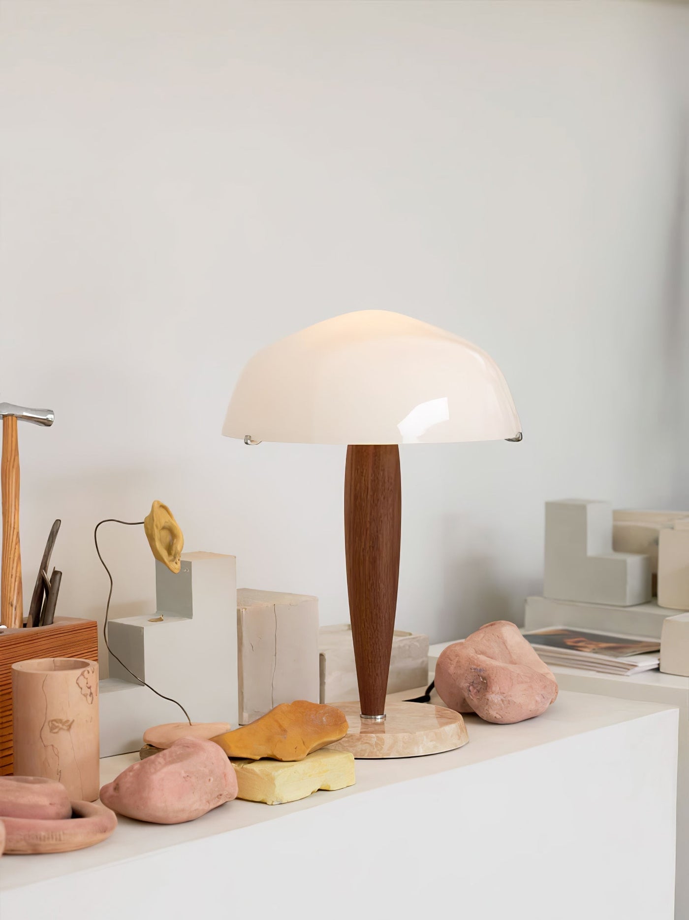 Herman Bordlampe – Litterær Inspireret Belysning med Elegant Design