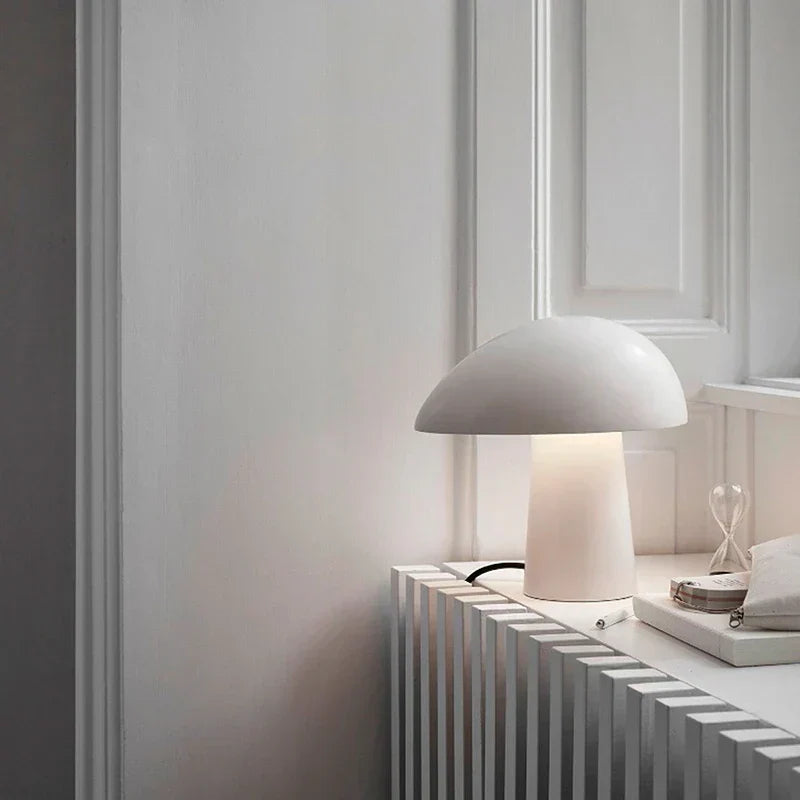 Juno Bordlampe – Skandinavisk Minimalisme & Naturlig Elegance til Dit Hjem