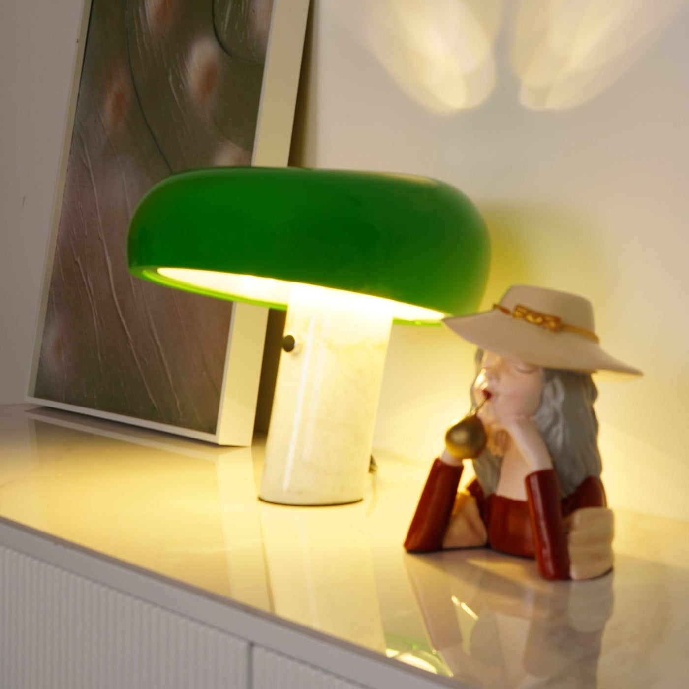 Bordlampe med marmordekoration