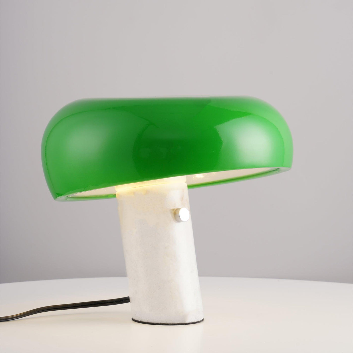 Bordlampe med marmordekoration