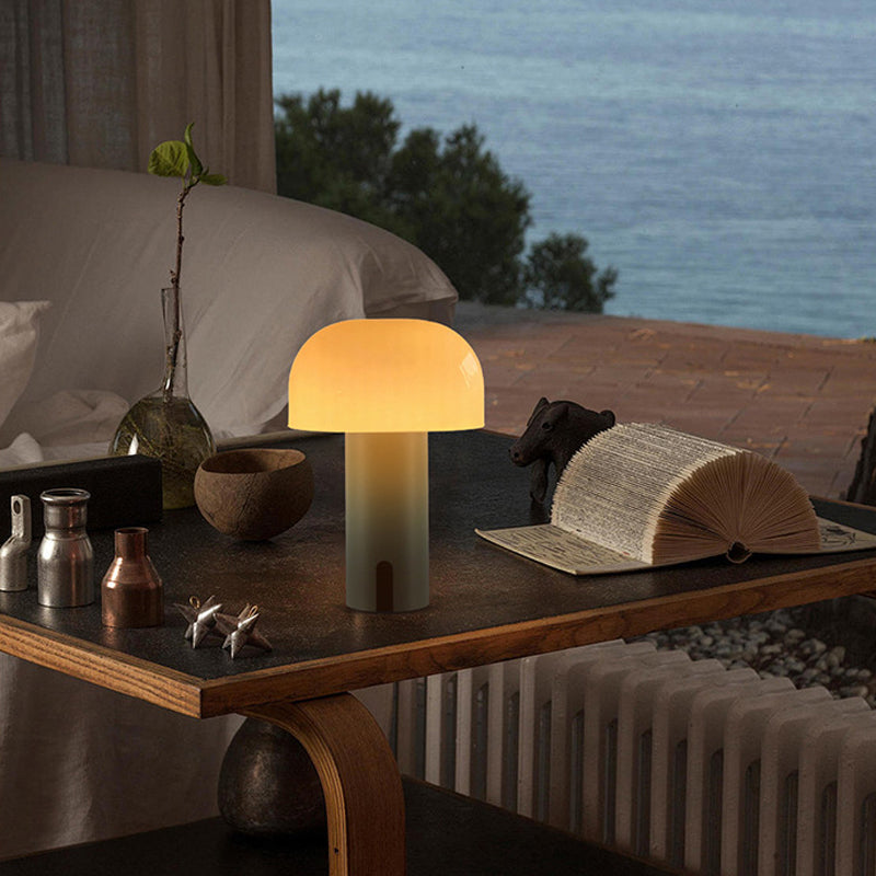 Champignon-bordlampe i europæisk design